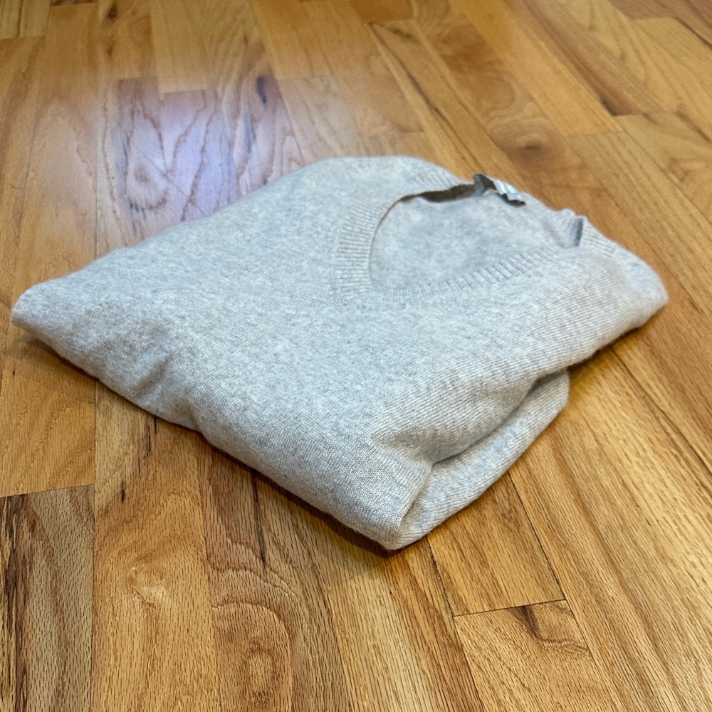 Everlane oatmeal V-Neck Sweater - Picture 6 of 6